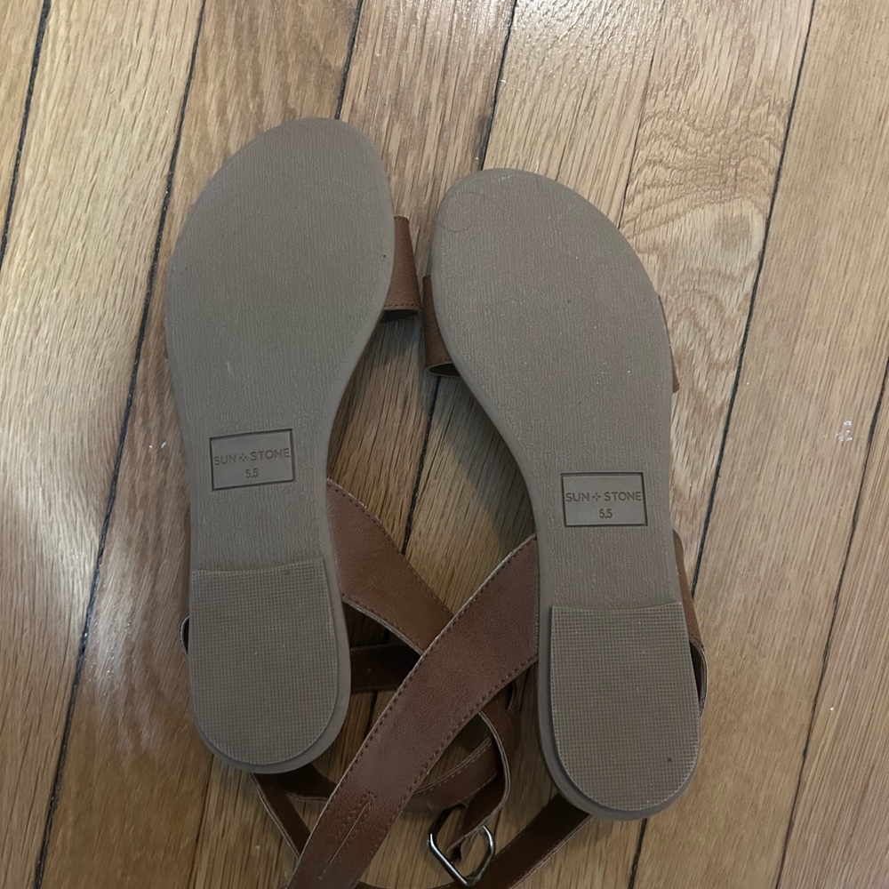 Sun & Stone Sandals women’s size 5.5 strappy brown flat shoes summer travel - Picture 3 of 3